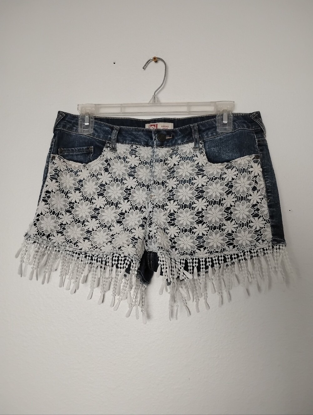 L.E.I. Ashley Low-rise Floral Lace Fringe Shorts